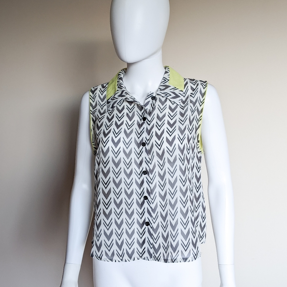 Chevron Button Up Collared Tank Top - Picture 5 of 5